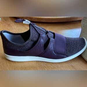 ECCO  Sneakers in Deep Plum , “Sense” Style , Elastic Toggle